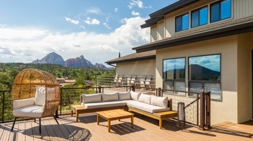 

			
				The Uptown ViewHouse
			
			
	