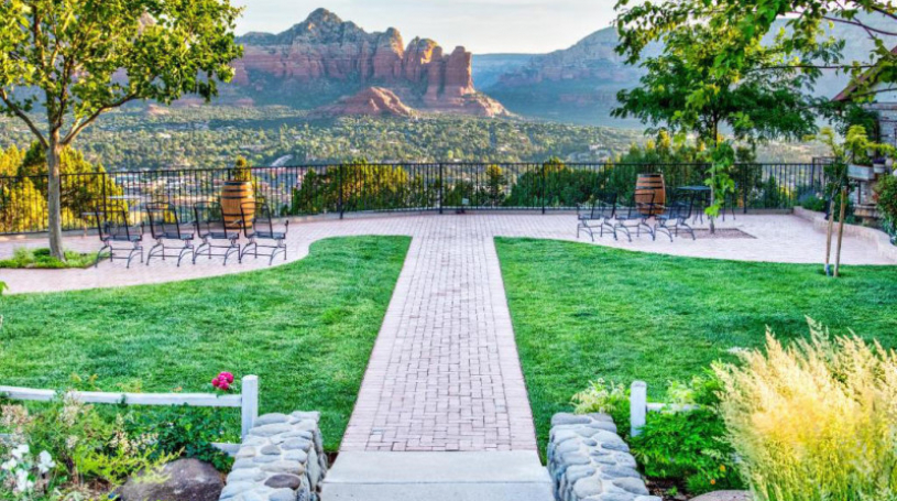

			
				Sky Ranch Lodge
			
			
	