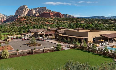 Seven Canyons Clubhouse 23,000-square foot buildings with gastropub and bar overlooking dramatic red rock views.